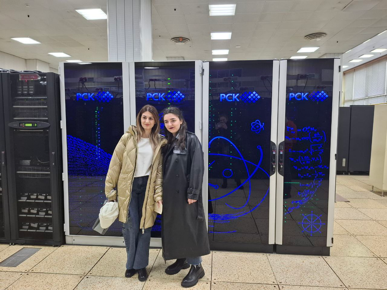 Студентки Ереванского государственного университета на экскурсии в ЛИТ ОИЯИ