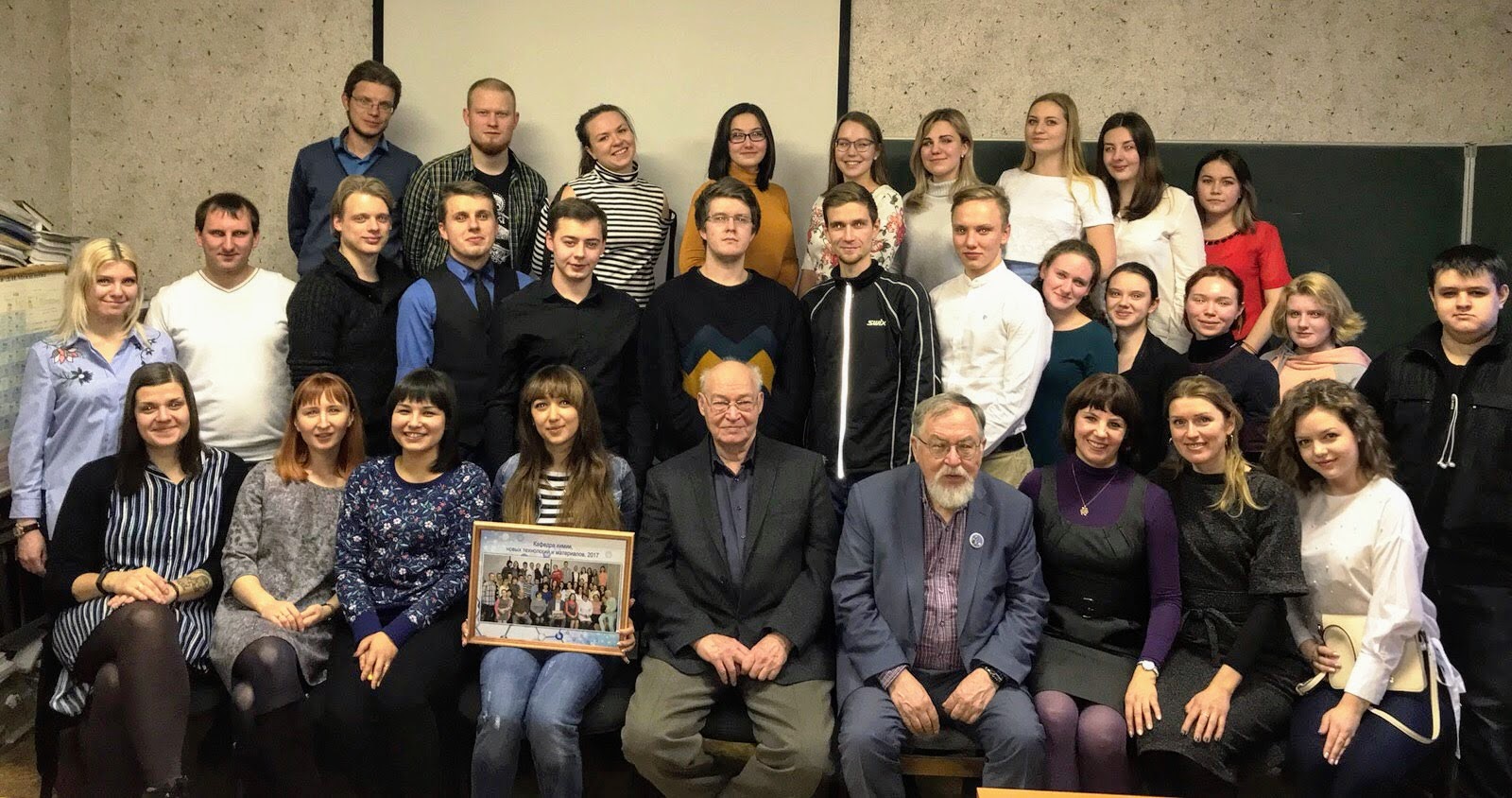 2018 год: сколько преподавателей, преподающих химию в университете сейчас, на фото?